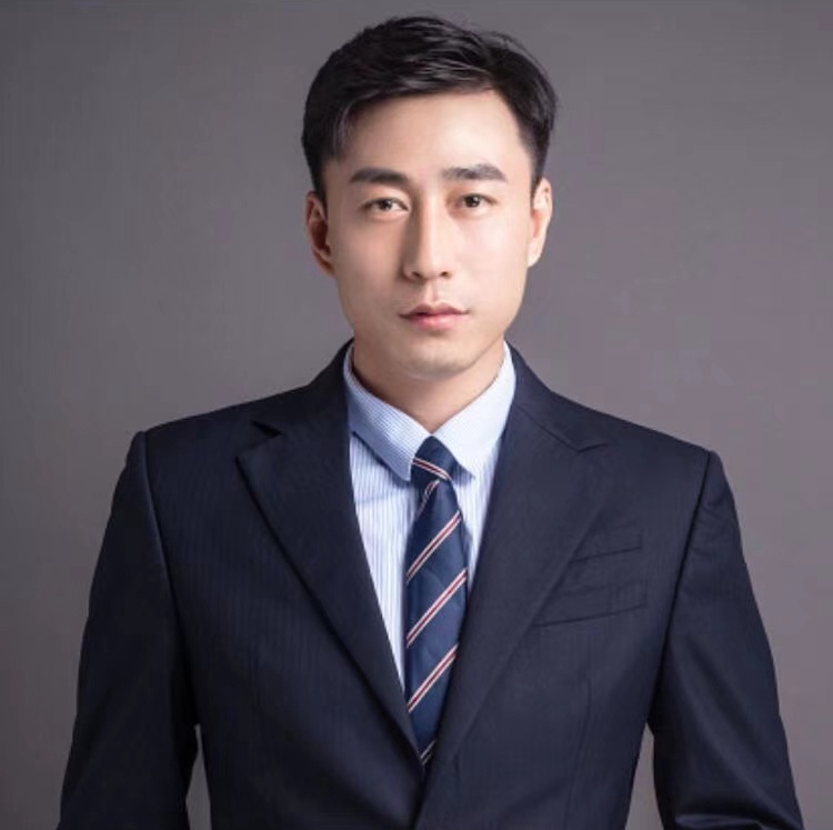 何夏庄 创始人 & 执行董事